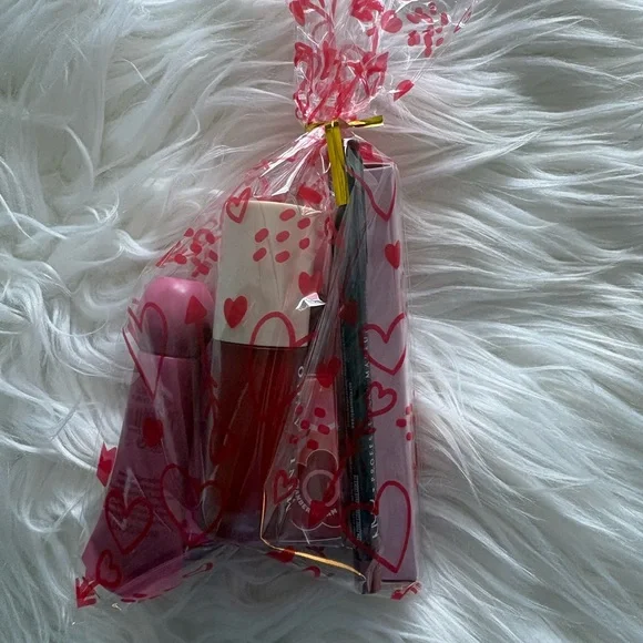 LIPPIE bundle!! - Picture 4 of 4